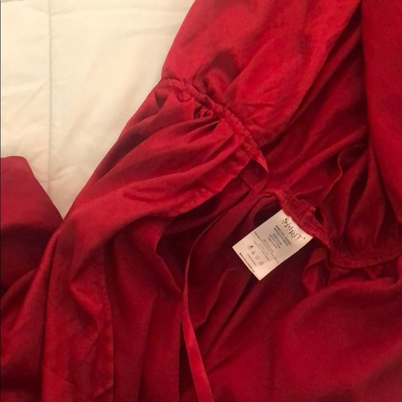 Red robe - Picture 2 of 2
